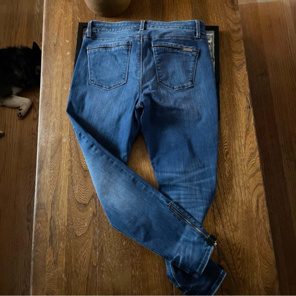 White House Black Market The Skinny jeans size 8P Medium Blue Zipped Ankles - Picture 10 of 13